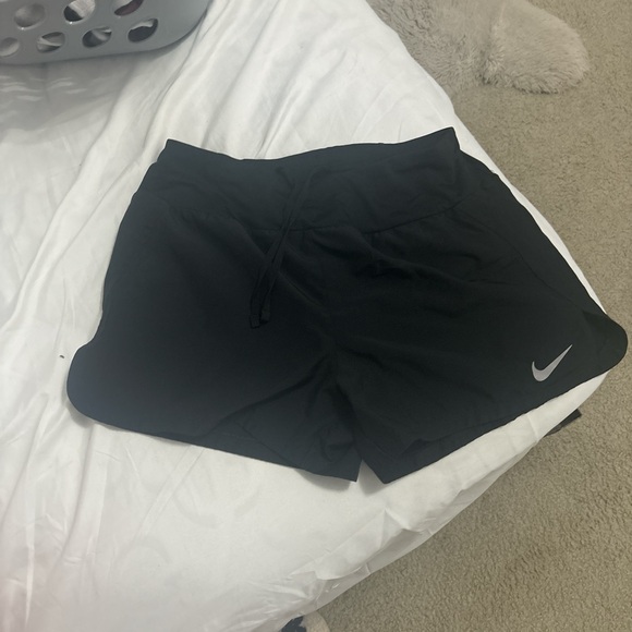 brain new nike shorts - Picture 2 of 2
